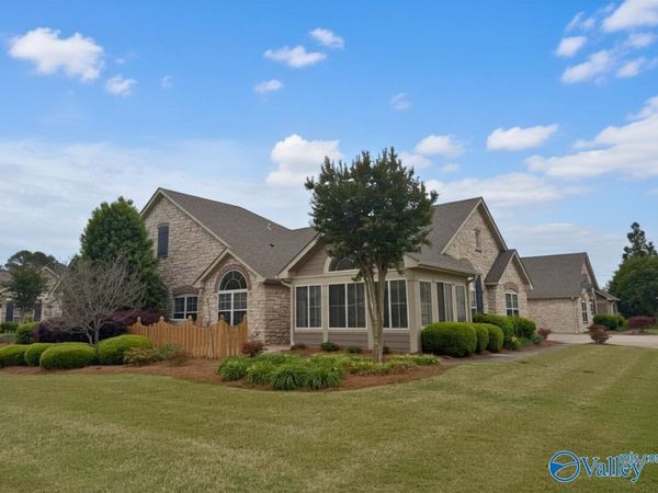 52 Laurel Lane SE, Brownsboro, AL 35741