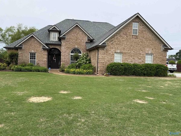 25166 Castlebury Drive, Athens, AL 35613