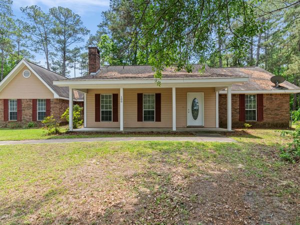 100 Baywood Dr., Hattiesburg, MS 39402