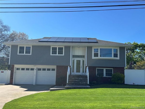 59 Dover Street , Lindenhurst, NY 11757