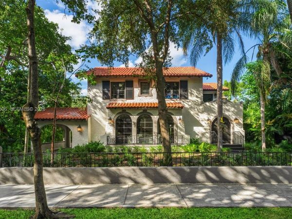 547 NE 57th St , Miami, FL 33137
