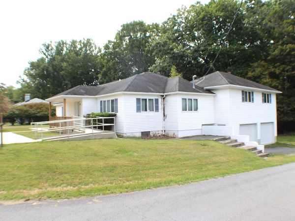 818 13th Ave, Marlinton, WV 24954