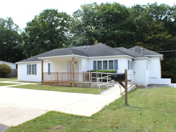 818 13th Ave, Marlinton, WV 24954