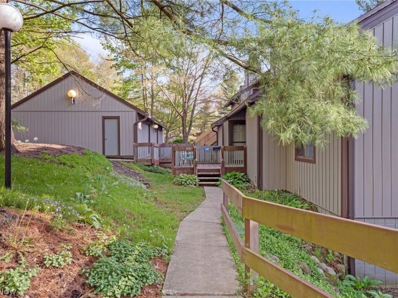 2129 Pinebrook Trail, Cuyahoga Falls, OH 44223 Photo 2