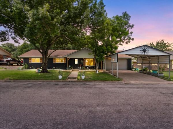 919 S Avenue N, Clifton, TX 76634