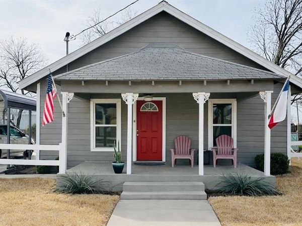 506 W Grand Avenue, Comanche, TX 76442