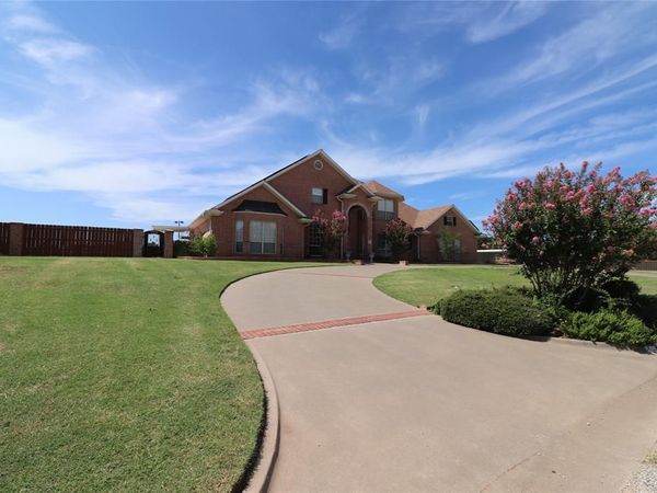 505 Country Club Drive, Henrietta, TX 76365
