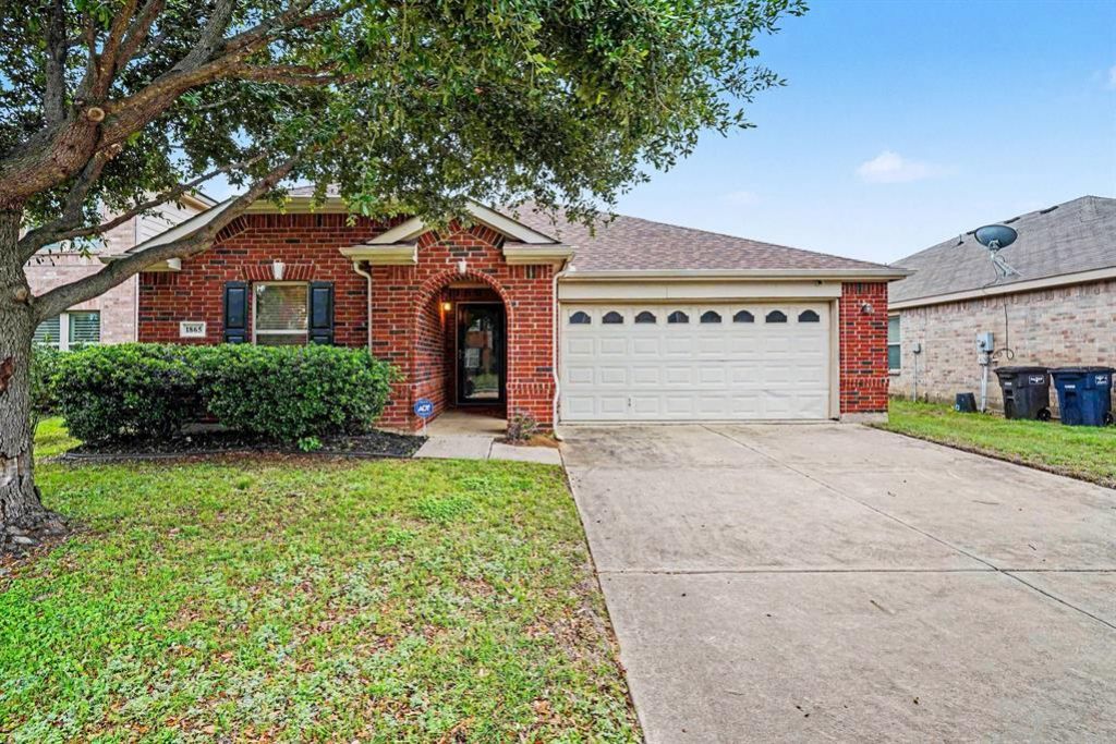 1865 Lynnwood Hills Drive, Fort Worth, TX 76112 Main Photo