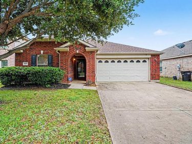 1865 Lynnwood Hills Drive, Fort Worth, TX 76112