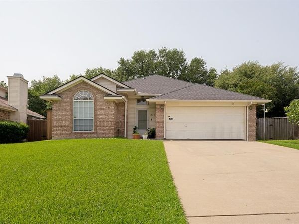 1825 Yorkshire Street , Fort Worth, TX 76134