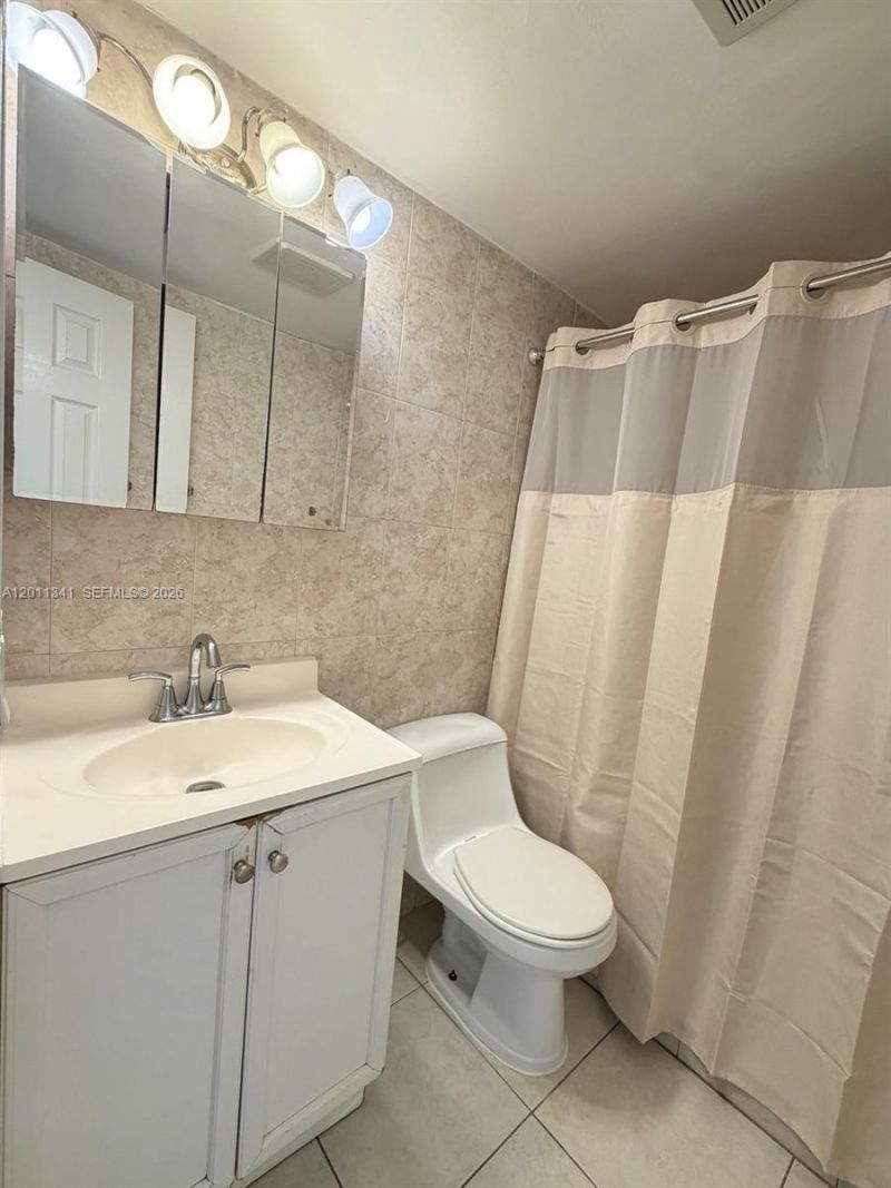 820 Salzedo St, Unit 202, Coral Gables, FL 33134 Photo