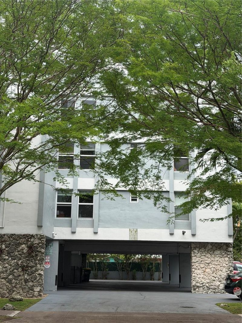 820 Salzedo St, Unit 202, Coral Gables, FL 33134 Photo