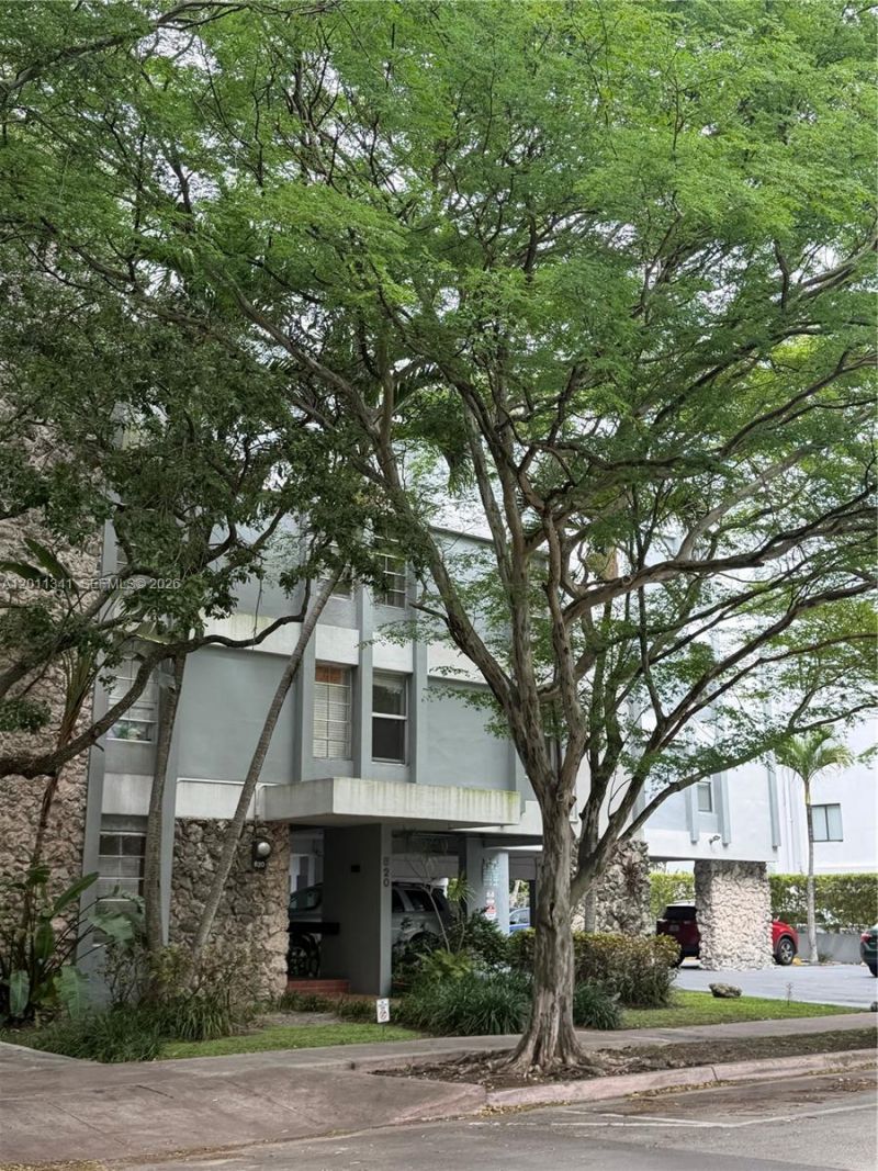 820 Salzedo St, Unit 202, Coral Gables, FL 33134 Photo