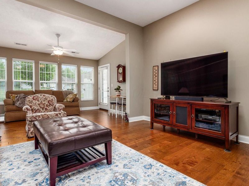5911 Eiger Drive, Columbus, OH 43213 Photo 8