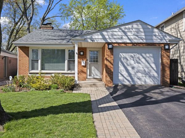 790 Pleasant Avenue , Highland Park, IL 60035