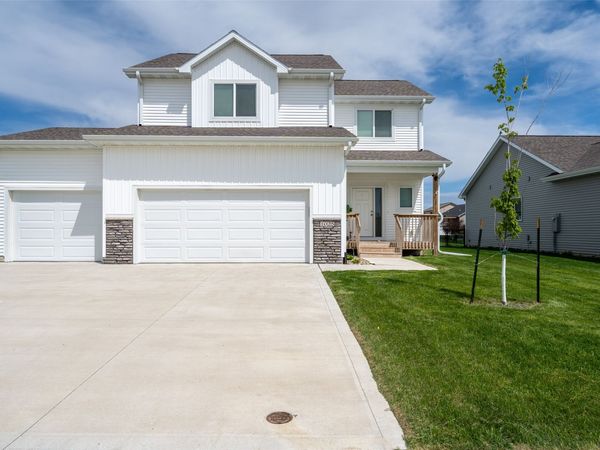 1025 Gray Avenue, Waukee, IA 50263
