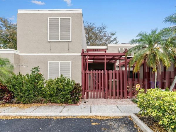 1391 W Fairway Rd , Pembroke Pines, FL 33026