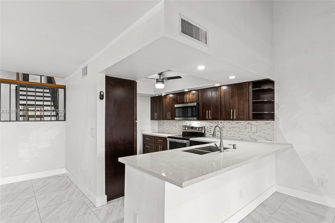 1391 W Fairway Rd , Pembroke Pines, FL 33026 Photo