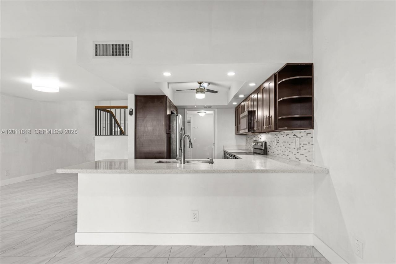 1391 W Fairway Rd , Pembroke Pines, FL 33026 Photo