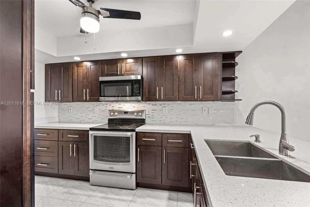1391 W Fairway Rd , Pembroke Pines, FL 33026 Photo