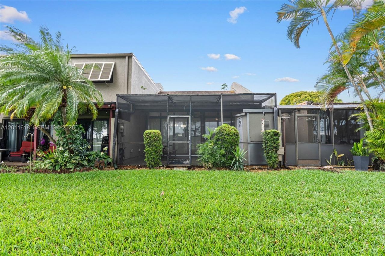 1391 W Fairway Rd , Pembroke Pines, FL 33026 Photo