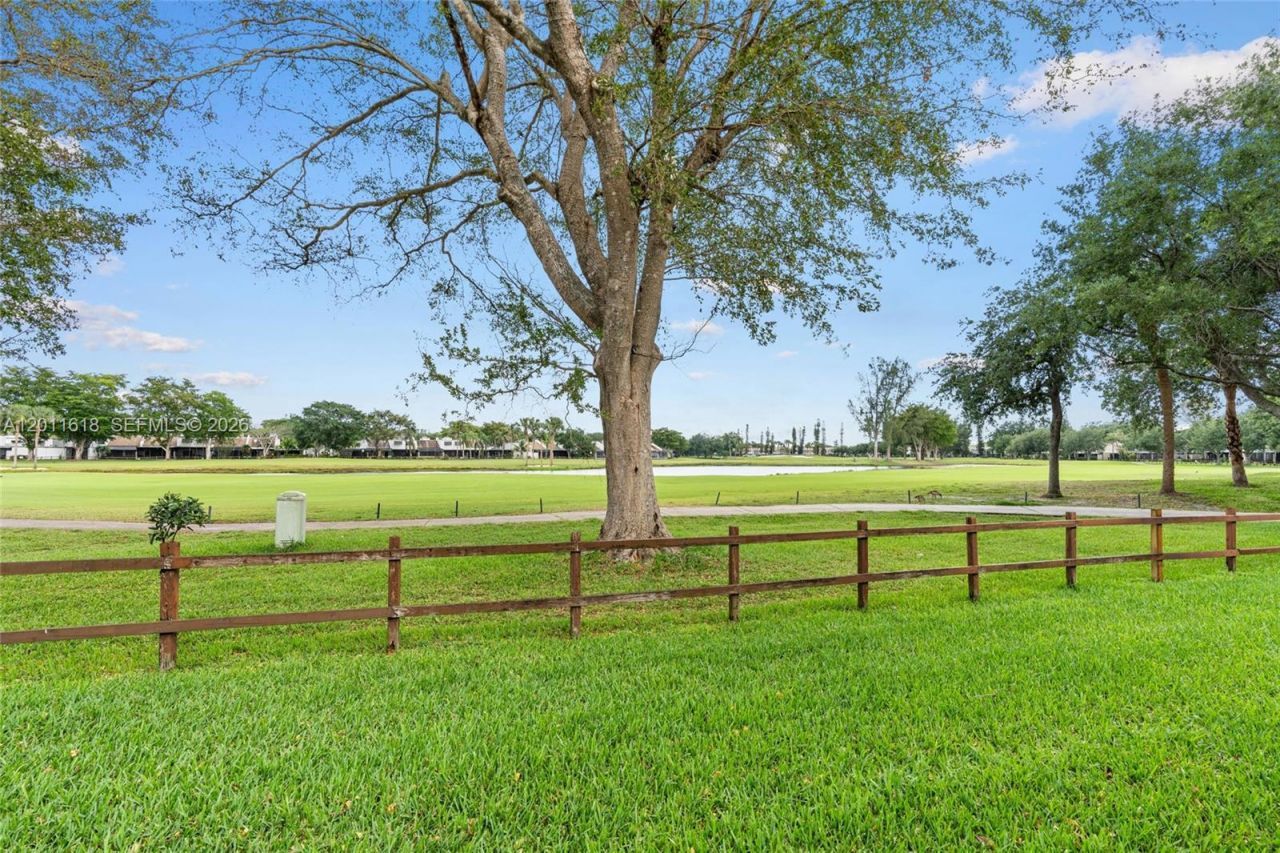 1391 W Fairway Rd , Pembroke Pines, FL 33026 Photo