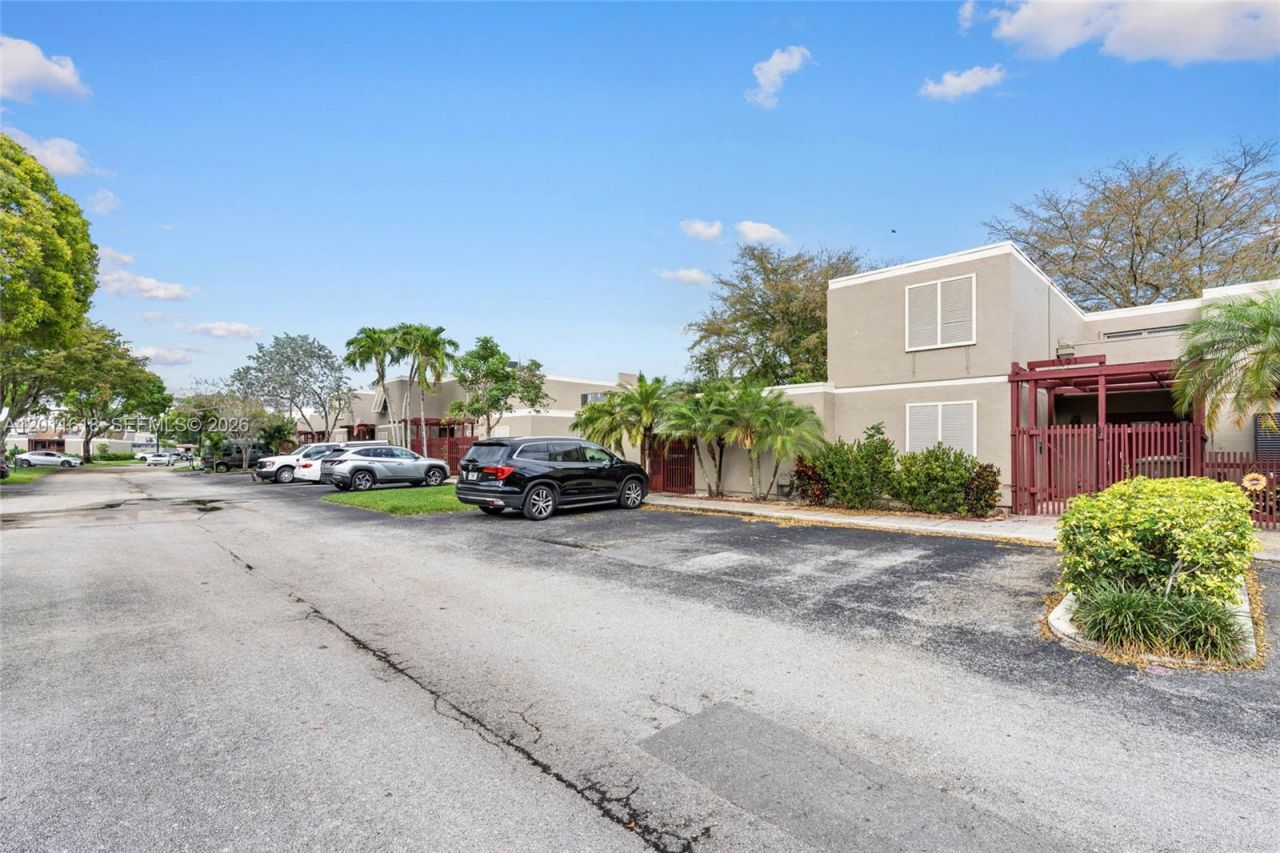 1391 W Fairway Rd , Pembroke Pines, FL 33026 Photo