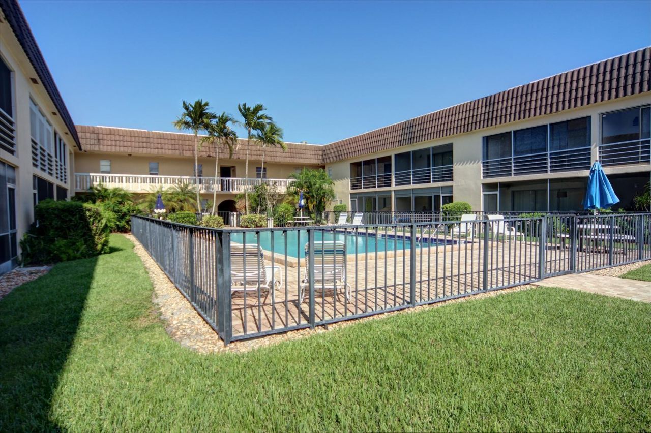 342 Southwind Drive, Unit 114, North Palm Beach, FL 33408 Photo