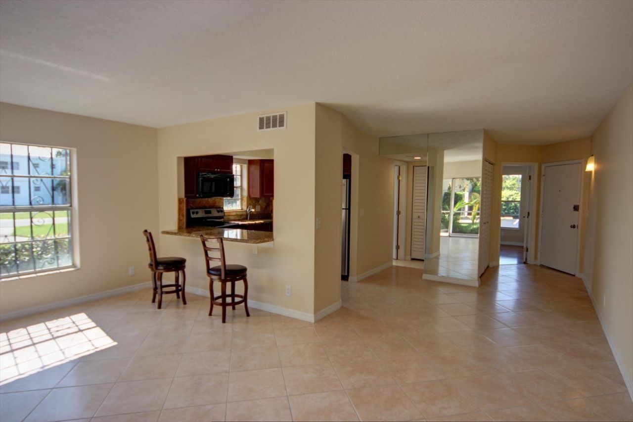 342 Southwind Drive, Unit 114, North Palm Beach, FL 33408 Photo