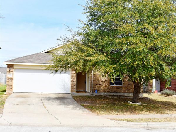 804 Lavaca LOOP , Elgin, TX 78621