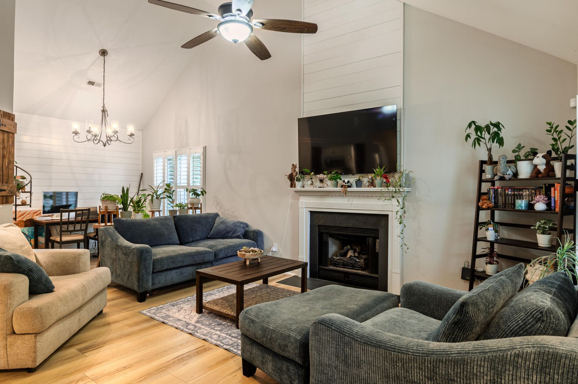 1220 Francis Marion Circle Photo 6