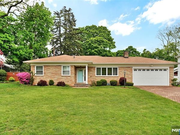52 Silverwhite Road, LITTLE SILVER, NJ 07739