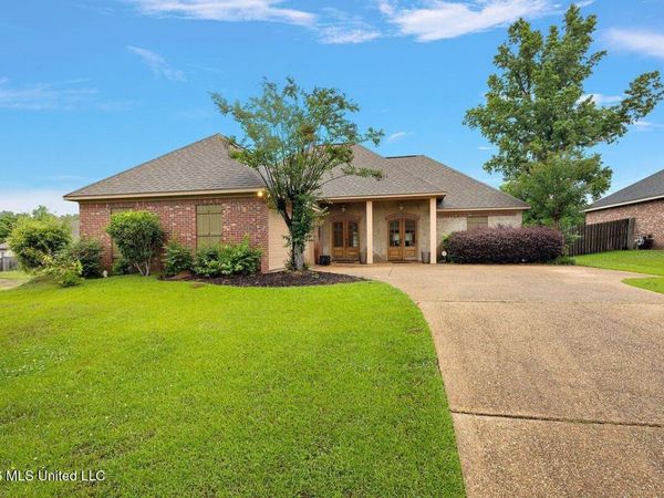454 Pinebrook Circle, Brandon, MS 39047