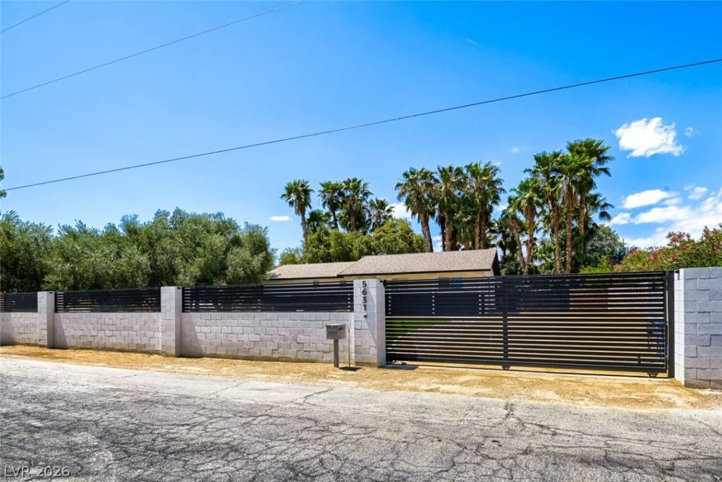 5631 Gilbert Lane, Las Vegas, NV 89130 Main Photo
