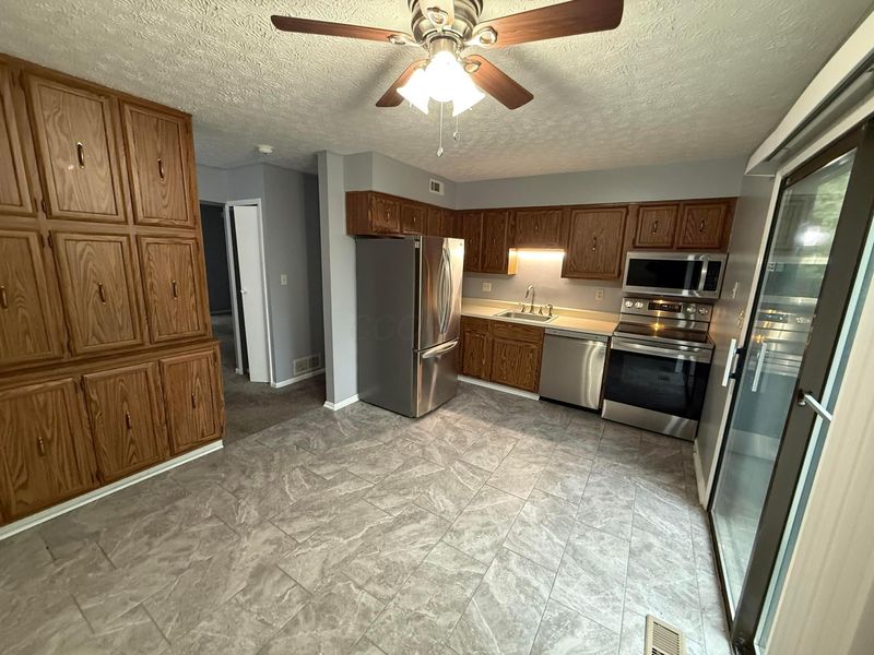 5746 Great Hall Court, Unit C, Columbus, OH 43231 Photo 2