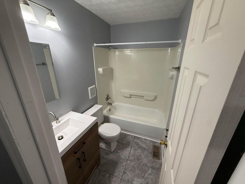 5746 Great Hall Court, Unit C, Columbus, OH 43231 Photo 9