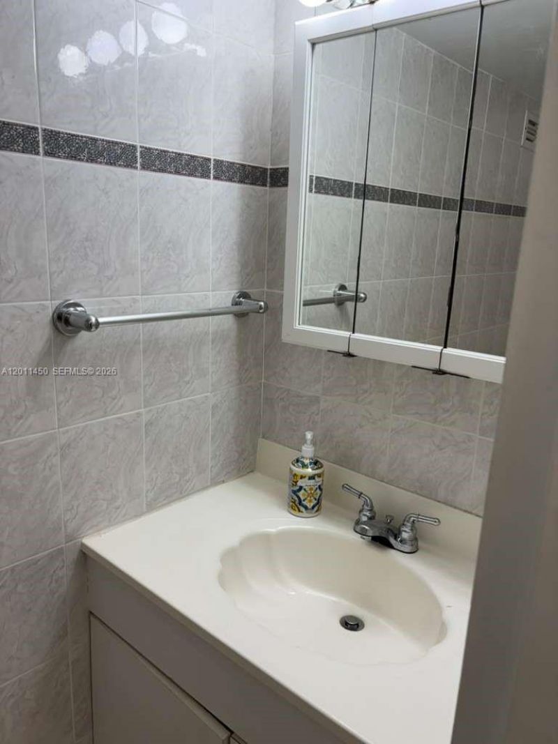 150 SE 25th Rd , Unit 4E, Miami, FL 33129 Photo