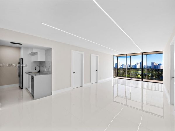 20379 W Country Club Dr , Unit 1938, Aventura, FL 33180