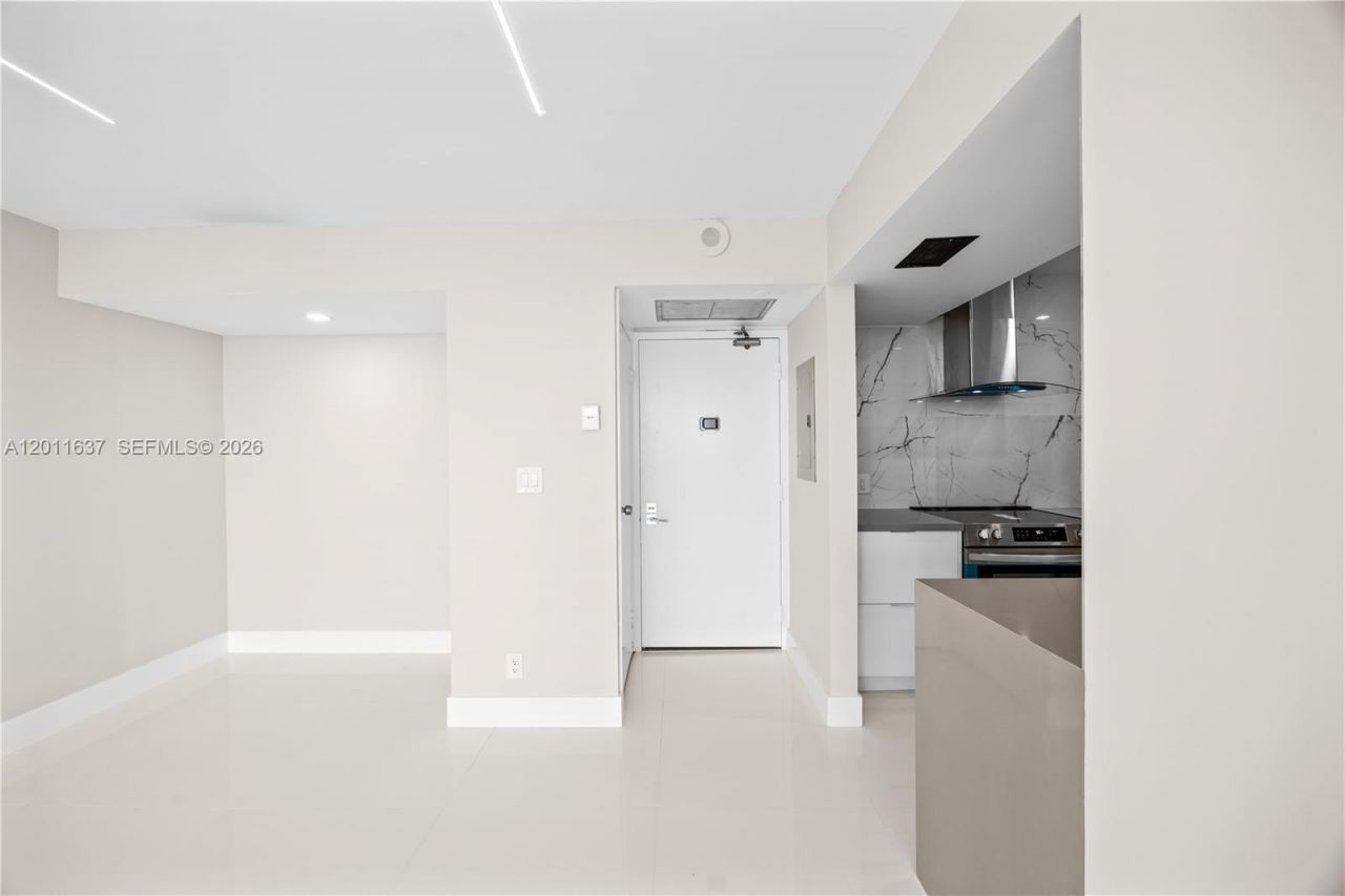 20379 W Country Club Dr , Unit 1938, Aventura, FL 33180 Photo