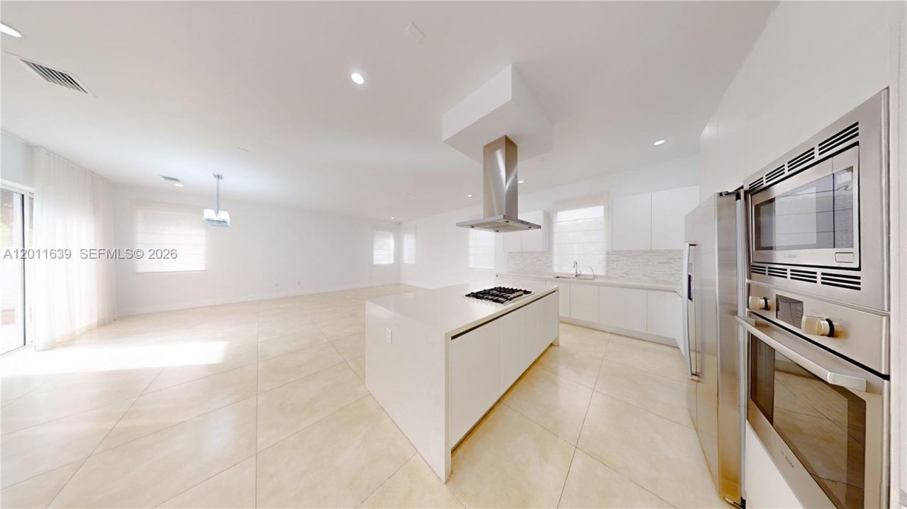 9980 NW 74th Ter, Doral, FL 33178 Photo