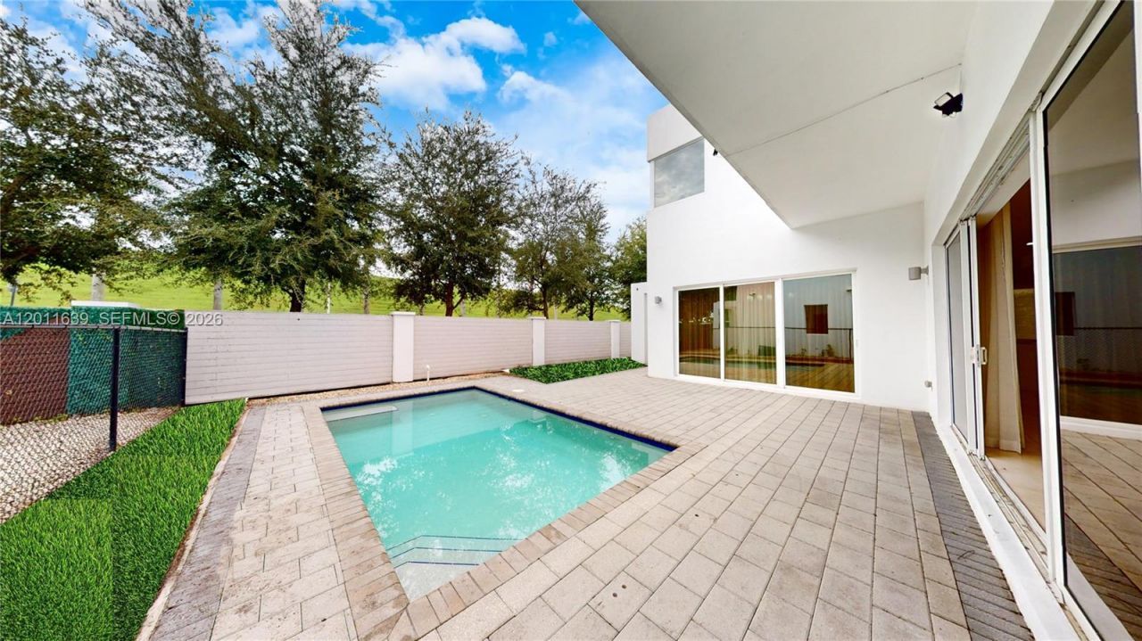 9980 NW 74th Ter, Doral, FL 33178 Photo