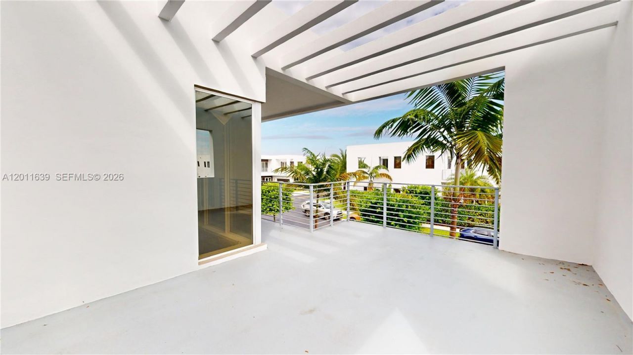 9980 NW 74th Ter, Doral, FL 33178 Photo