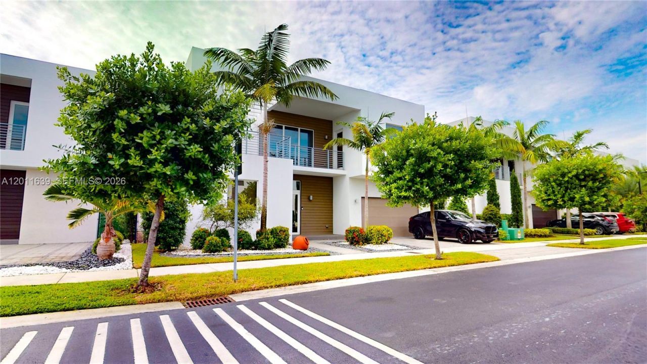 9980 NW 74th Ter, Doral, FL 33178 Photo