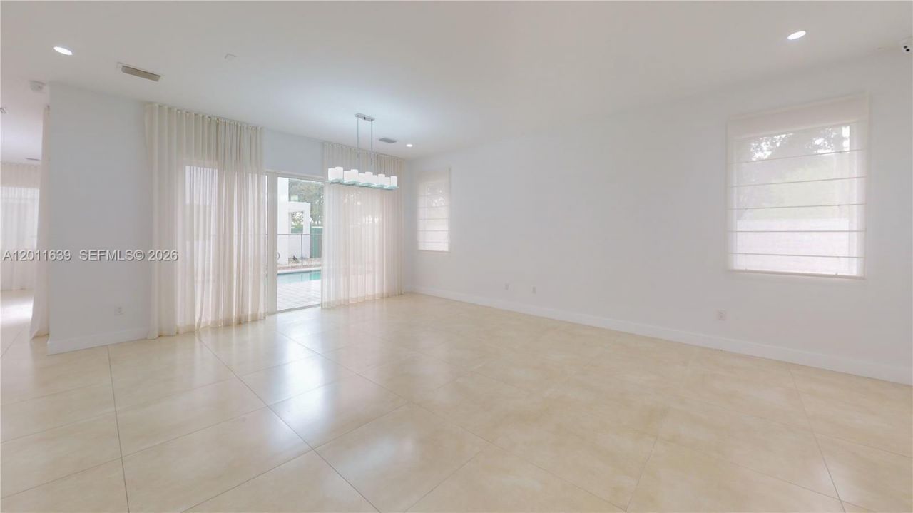 9980 NW 74th Ter, Doral, FL 33178 Photo