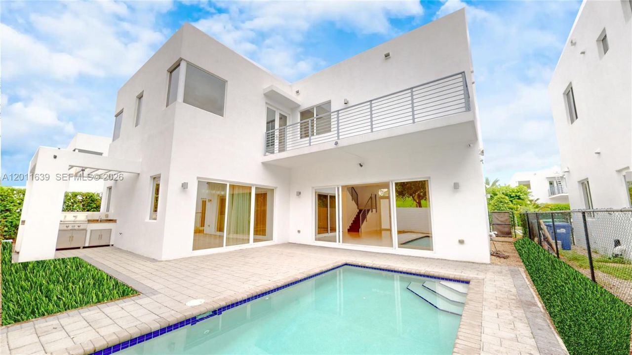 9980 NW 74th Ter, Doral, FL 33178 Photo