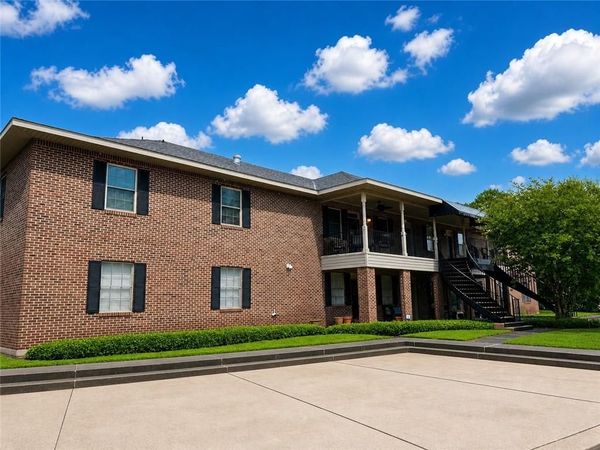 4406 CHARLESTON Circle, Unit 15, Alexandria, LA 71303