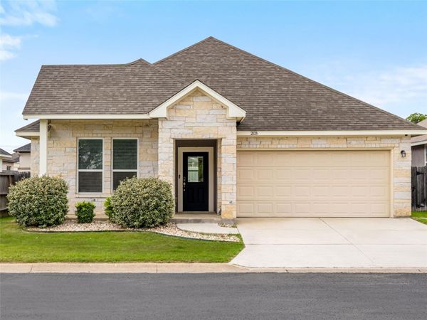 203 Winston DR , Fredericksburg, TX 78624