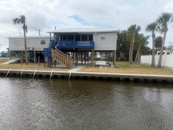 54 W 8th Ave, Horseshoe Beach, FL 32648