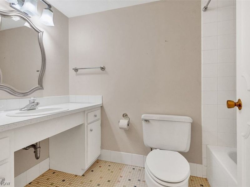 4179 Columbia Road, Unit 217, North Olmsted, OH 44070 Photo 9