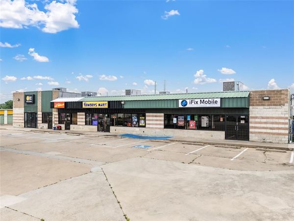 2712-2720 W Division St , Arlington, TX 76012